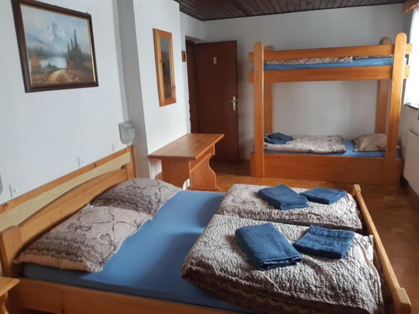 Rooms Barovc By The Lake Jasna Kranjska Gora Exterior photo A typical room at the hostel