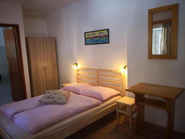 Rooms Barovc By The Lake Jasna Kranjska Gora Exterior photo A bedroom in a hostel